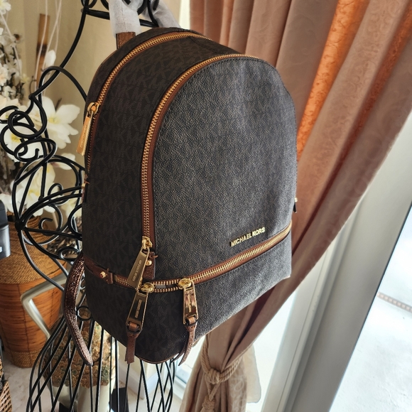 Michael Kors Womens Rhea Zip Brown Leather Backpack - Picture 5 of 5